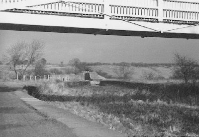 footbridge aqueduct and lock at Daisy Nook