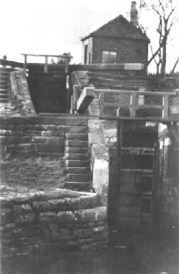 staircase locks at Daisy Nook. photo: Alan Jervis