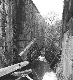 first lock at Daisy Nook. photo: photo: Alan Jervis