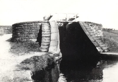 Lock 19 at Daisy Nook. photo: Garry Jones of Littlemoss