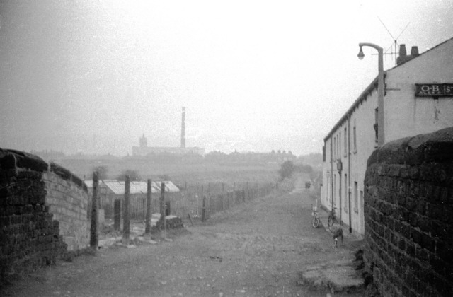 Hollinwood Branch Canal, Street Bridge