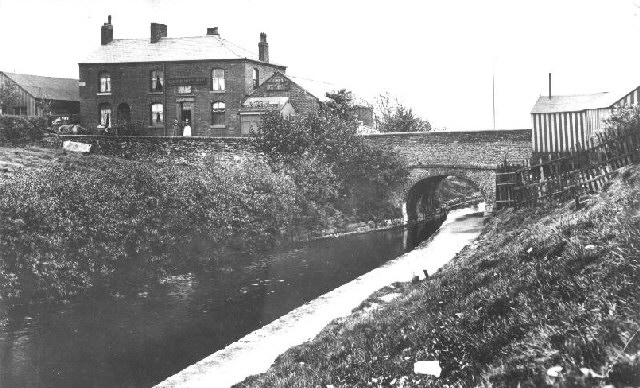 Hollinwood Branch Canal, Crime Bridge