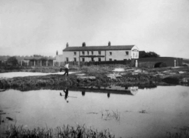 Hollinwood Branch Canal, Street Bridge