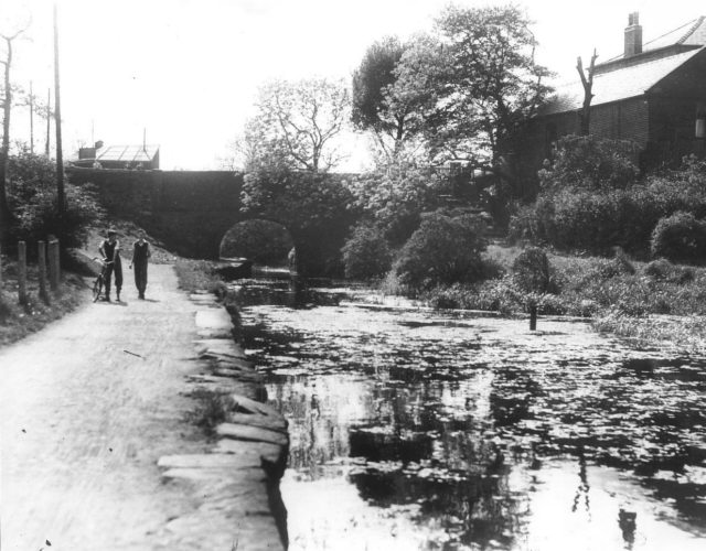 Hollinwood Branch Canal, Crime Bridge