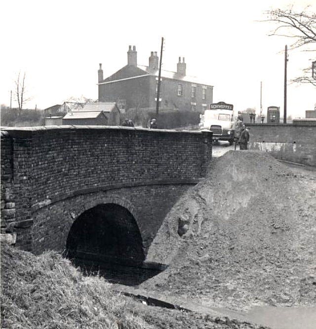 Hollinwood Branch Canal, Crime Bridge