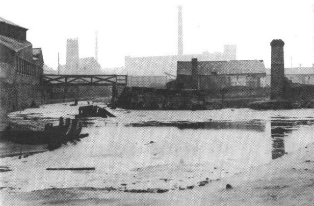 Hollinwood Branch Canal, top basin