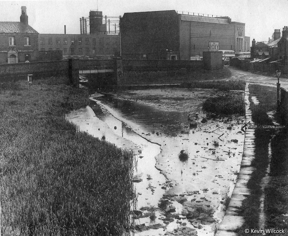 Hollinwood Branch Canal, Bradley Bent Hollinwood Branch Canal, Bradley Bent