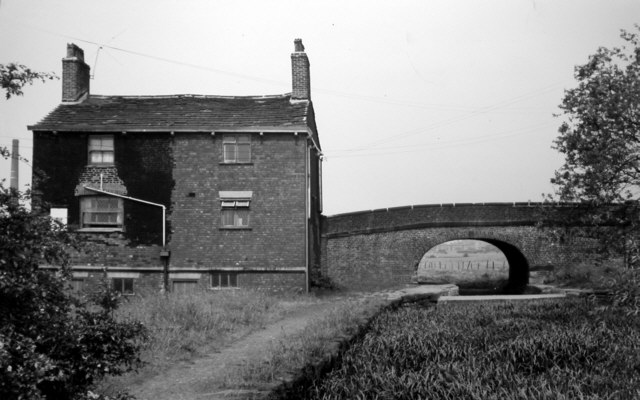 Hollinwood Branch Canal, Cutler Hill Bridge