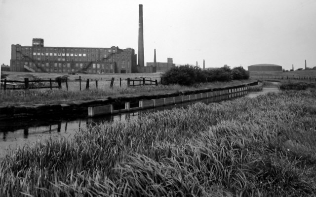 Hollinwood Branch Canal, Mersey Mill