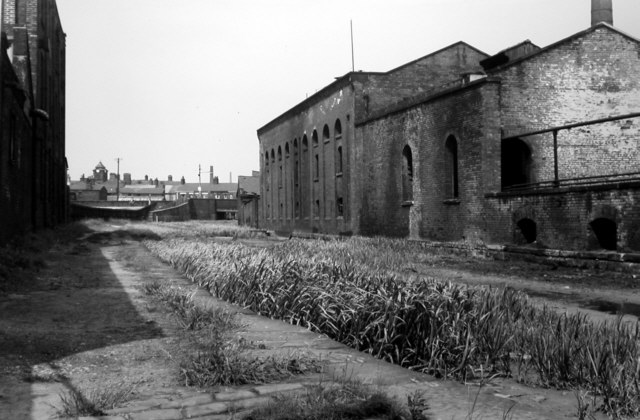 Hollinwood Branch Canal, Hollinwood