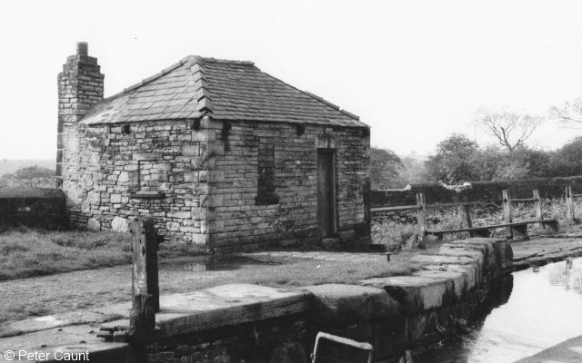 Hollinwood Branch Canal, Waterhouses